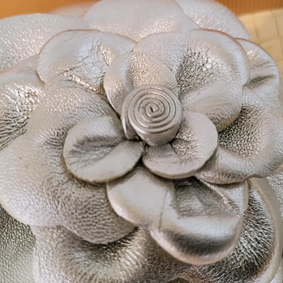 💋 Silver Flats *New size 7 - Picture 6 of 6